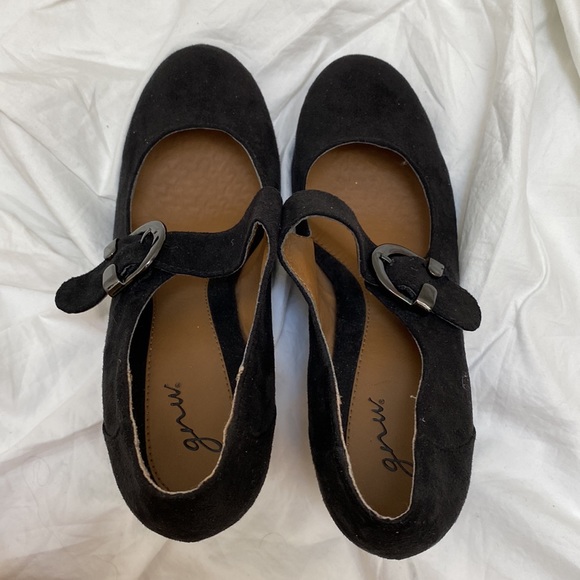 GNW Women’s black retro/vintage looking, salsa-styled closed toe heels. Size 7M. - Picture 7 of 7